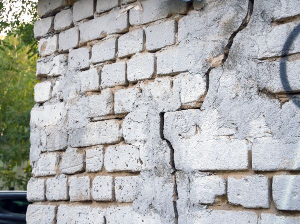 Cracked Brick Wall Repair in Seminole